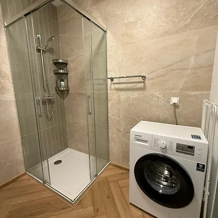 Forest Elegance 아파트 차르지코비